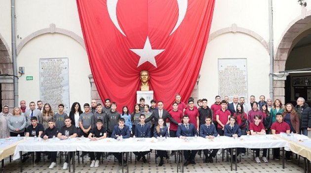 İzmir İl Milli Eğitim Müdürü Dr. Ömer Yahşi, "Gençlik Söyleşileri" Programında Meslek Lisesi Öğrencileriyle Bir Araya Geldi